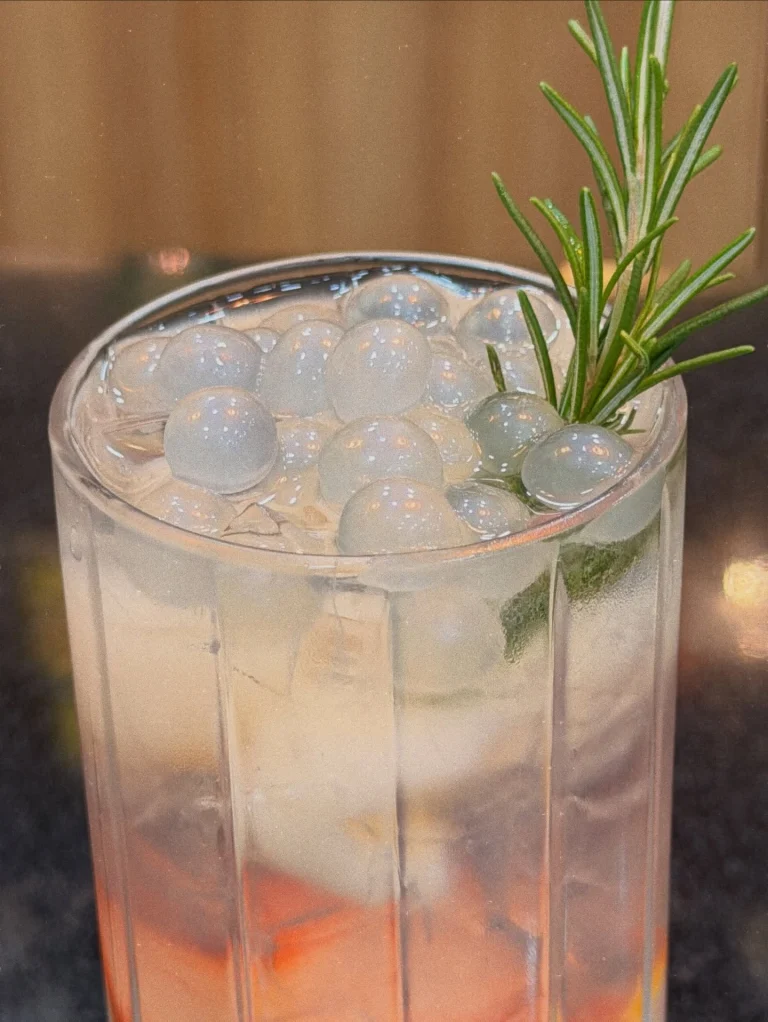 Instagram post from estrena.horeca. This post is in position 6.